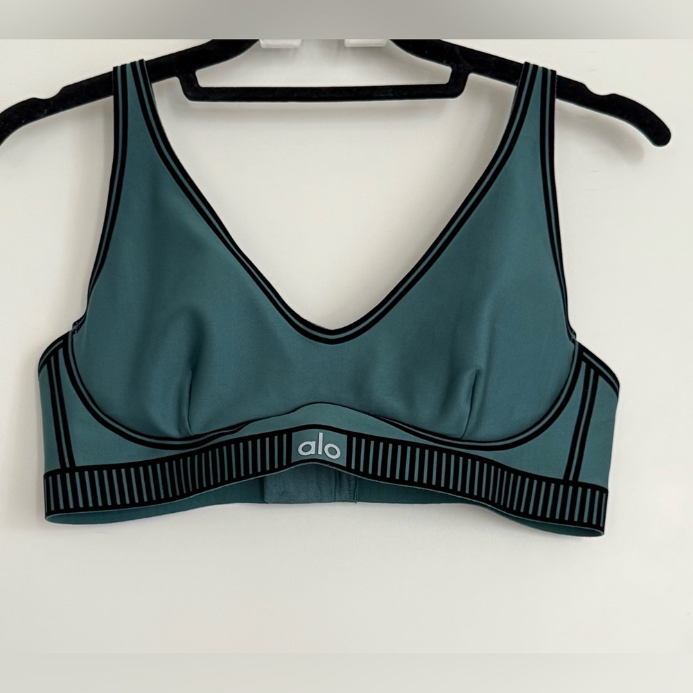 Alo Yoga Line Up Bra